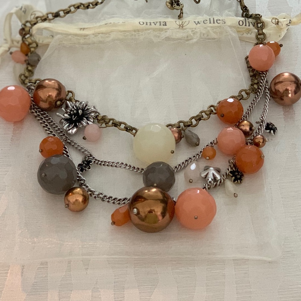 Olivia Welles statement necklace